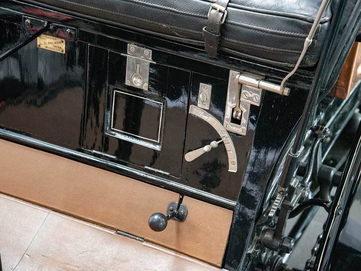  Benz Velo 3.jpg - Shutterstock / S.Candide 