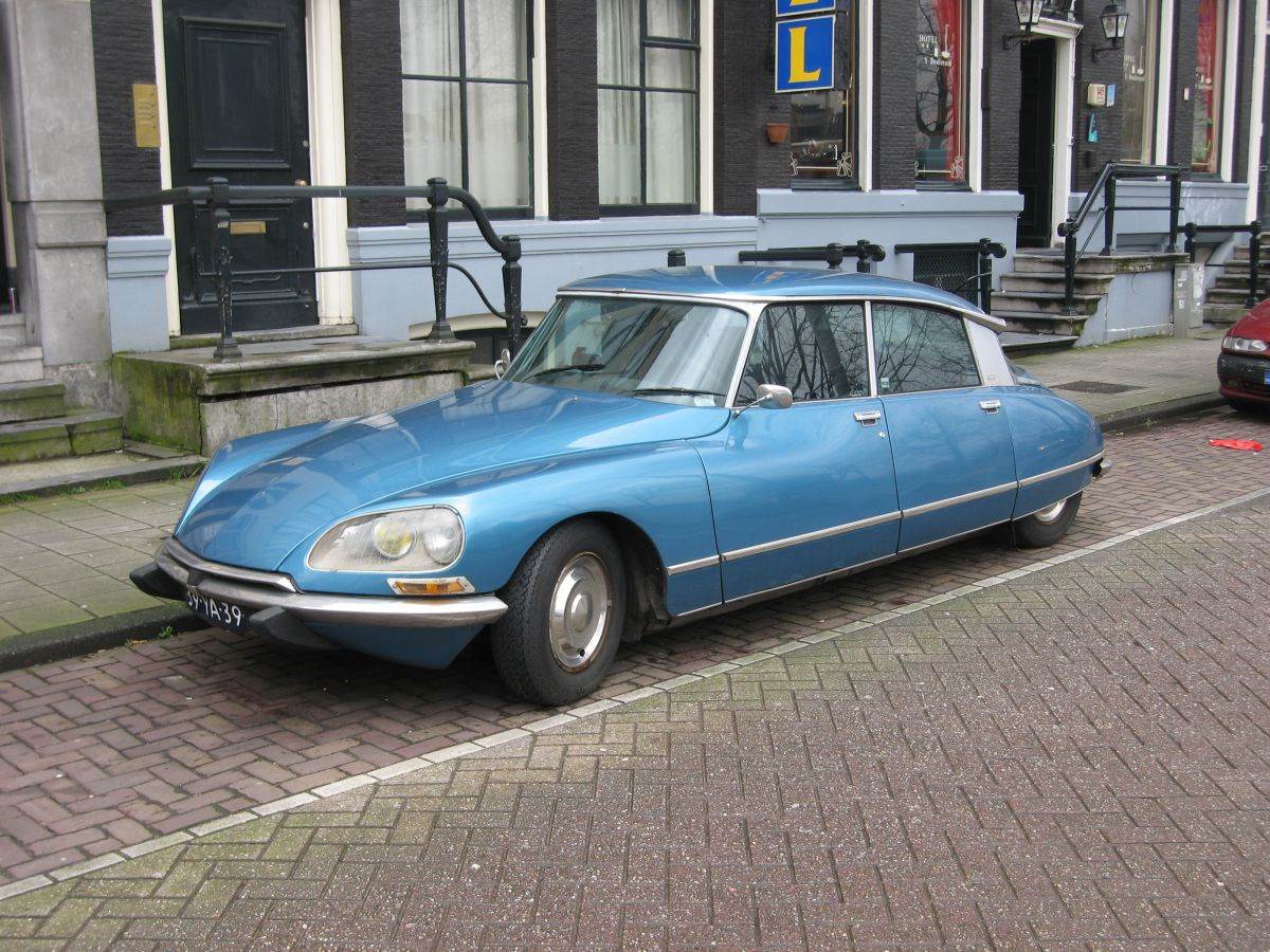  2 Citroen DS Ajkula _ Foto Wikimedia Jlantzy.jpg 