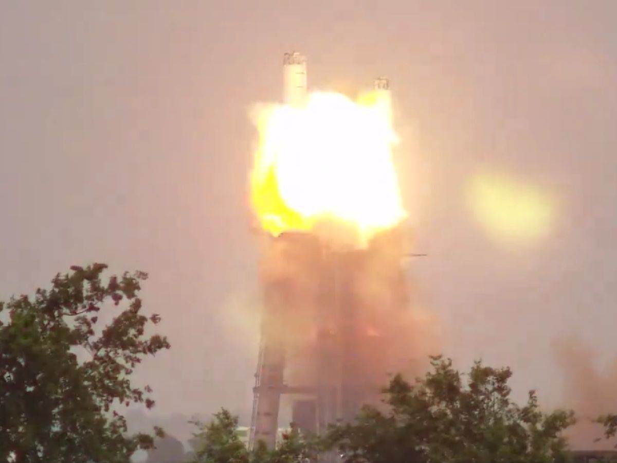 Test motora propo _ Foto x.com @NASASpaceflight.jpg   Test motora propo _ Foto x.com @NASASpaceflight.jpg