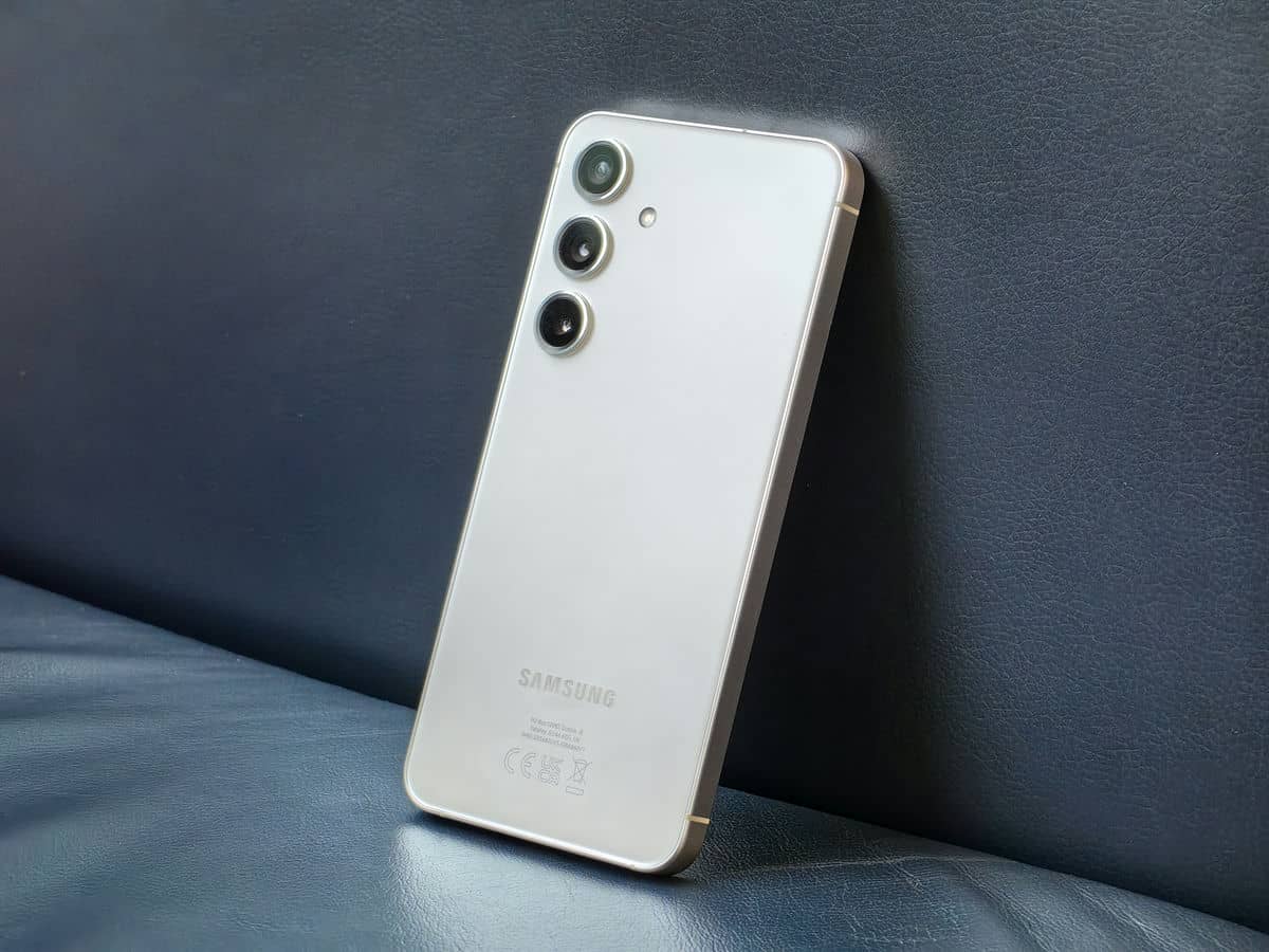 Samsung Galaxy S24   Samsung Galaxy S24