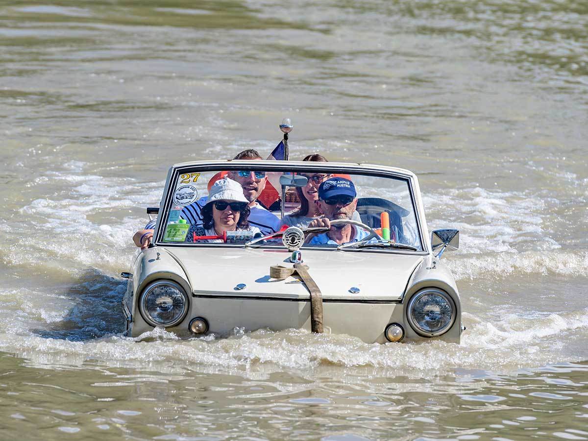Amphicar 2.jpg   Amphicar 2.jpg
