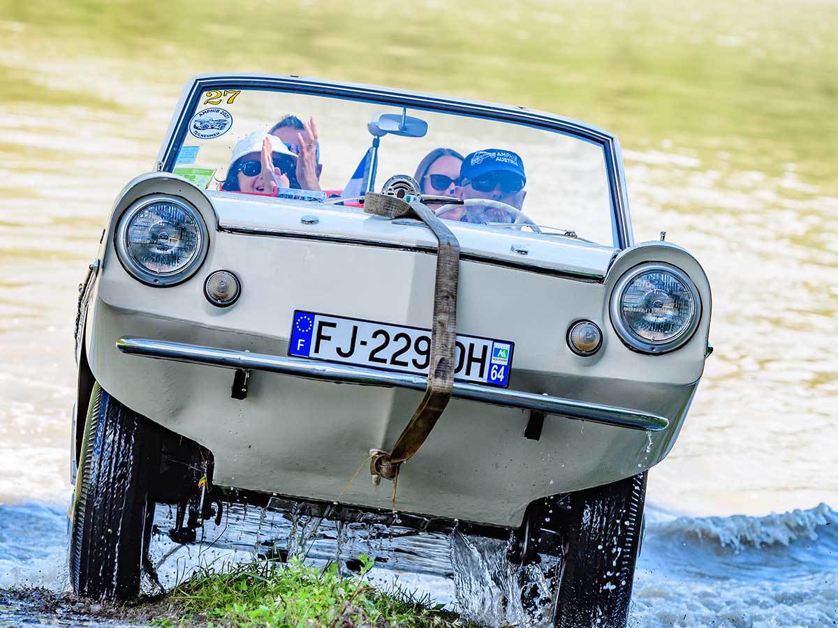 Amphicar 4.jpg - Shutterstock / Simlinger   Amphicar 4.jpg - Shutterstock / Simlinger
