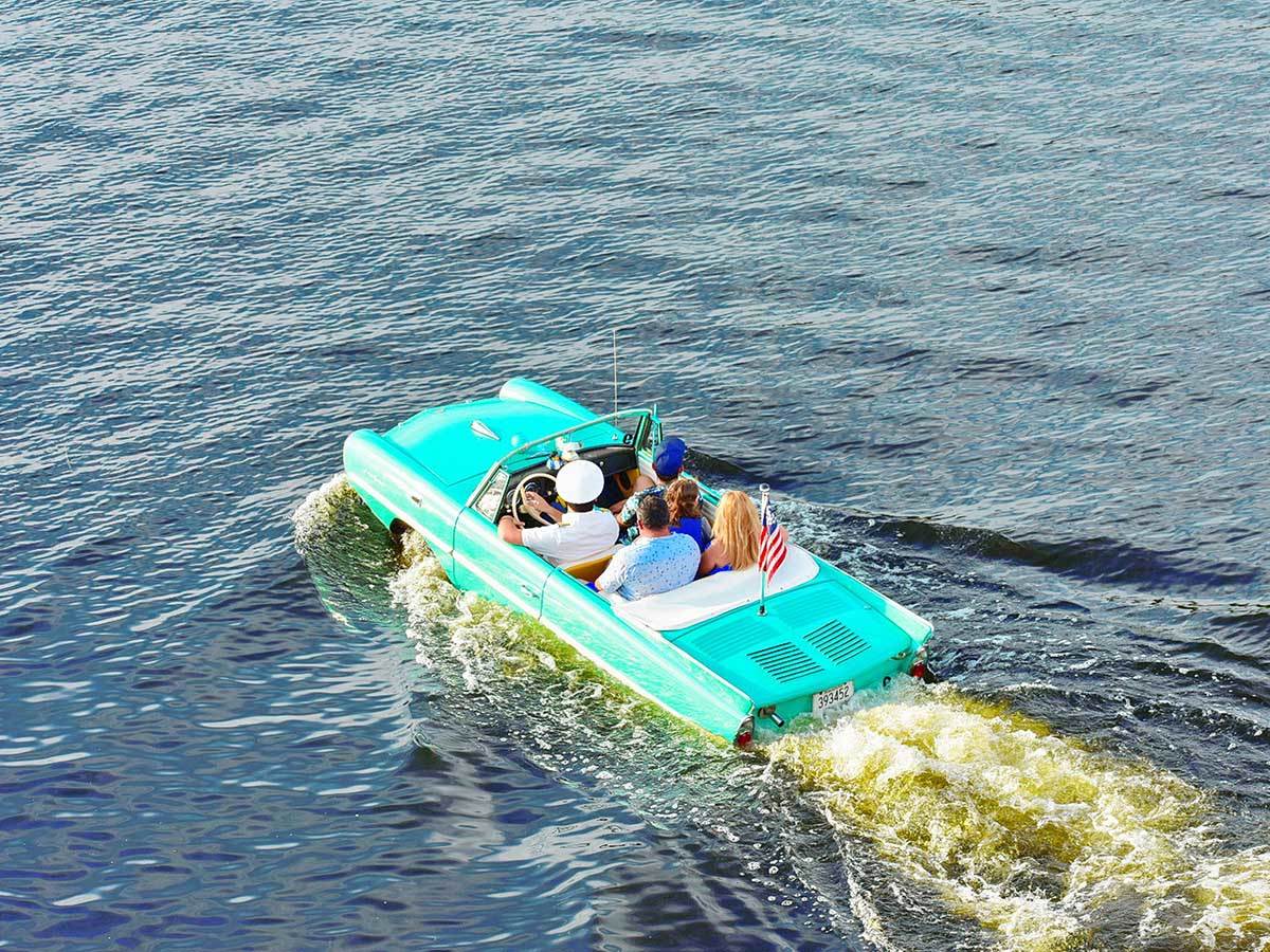 Amphicar 5.jpg - Shutterstock / VIAVAL TOURS   Amphicar 5.jpg - Shutterstock / VIAVAL TOURS