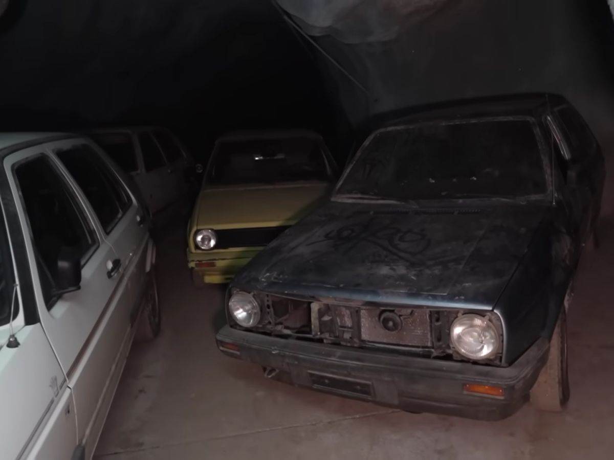  Volkswagen _ stari automobili _ rudnik Švajcarska _ Foto YouTube Exploring the Unbeaten Path (2).jpg - YouTube / Exploring the Unbeaten Path 