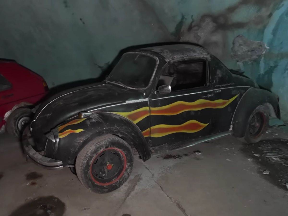  Volkswagen _ stari automobili _ rudnik Švajcarska _ Foto YouTube Exploring the Unbeaten Path (11).jpg - YouTube / Exploring the Unbeaten Path 