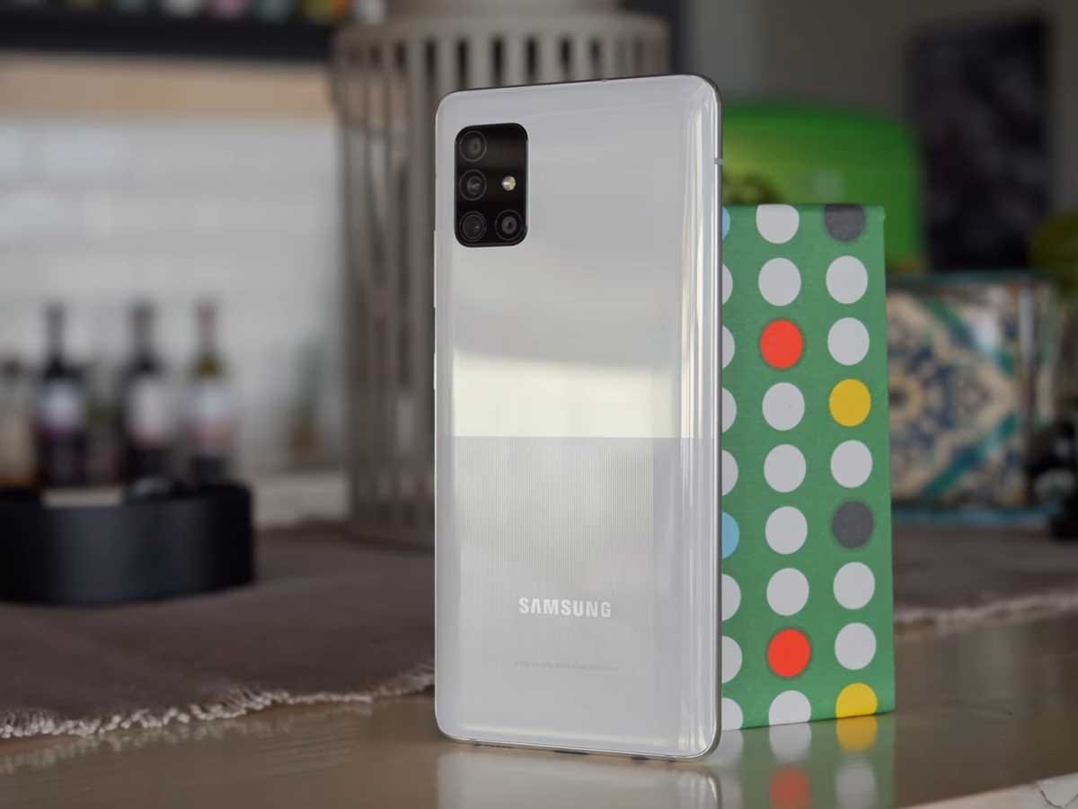  Samsung Galaxy A51 5G full review 0-31 screenshot.jpg - YouTube / GSMArena 