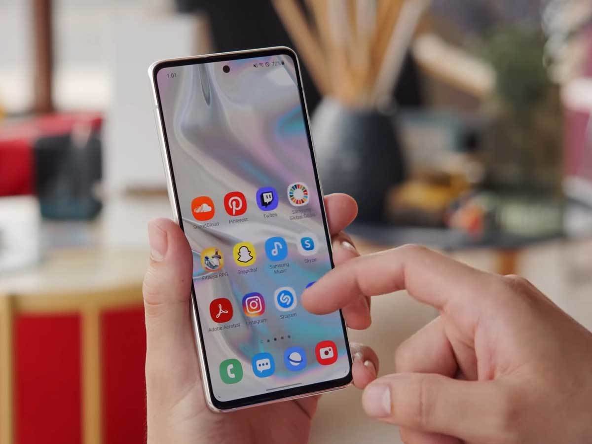  Samsung Galaxy A51 5G full review 2-19 screenshot.jpg - YouTube / GSMArena 