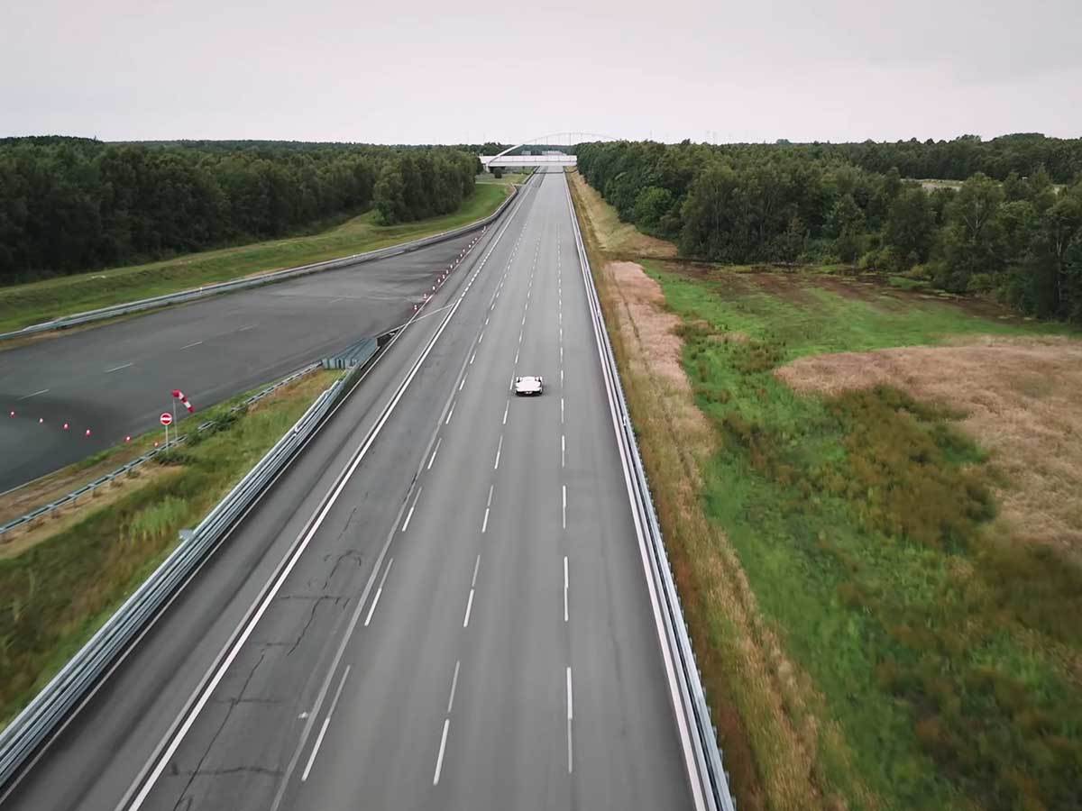  M.A.T. Aspark SP600 - New World Record for Fastest Electric Hypercar at 438.7kph 2-35 screenshot.jpg - YouTube / Manifattura Automobili Torino 
