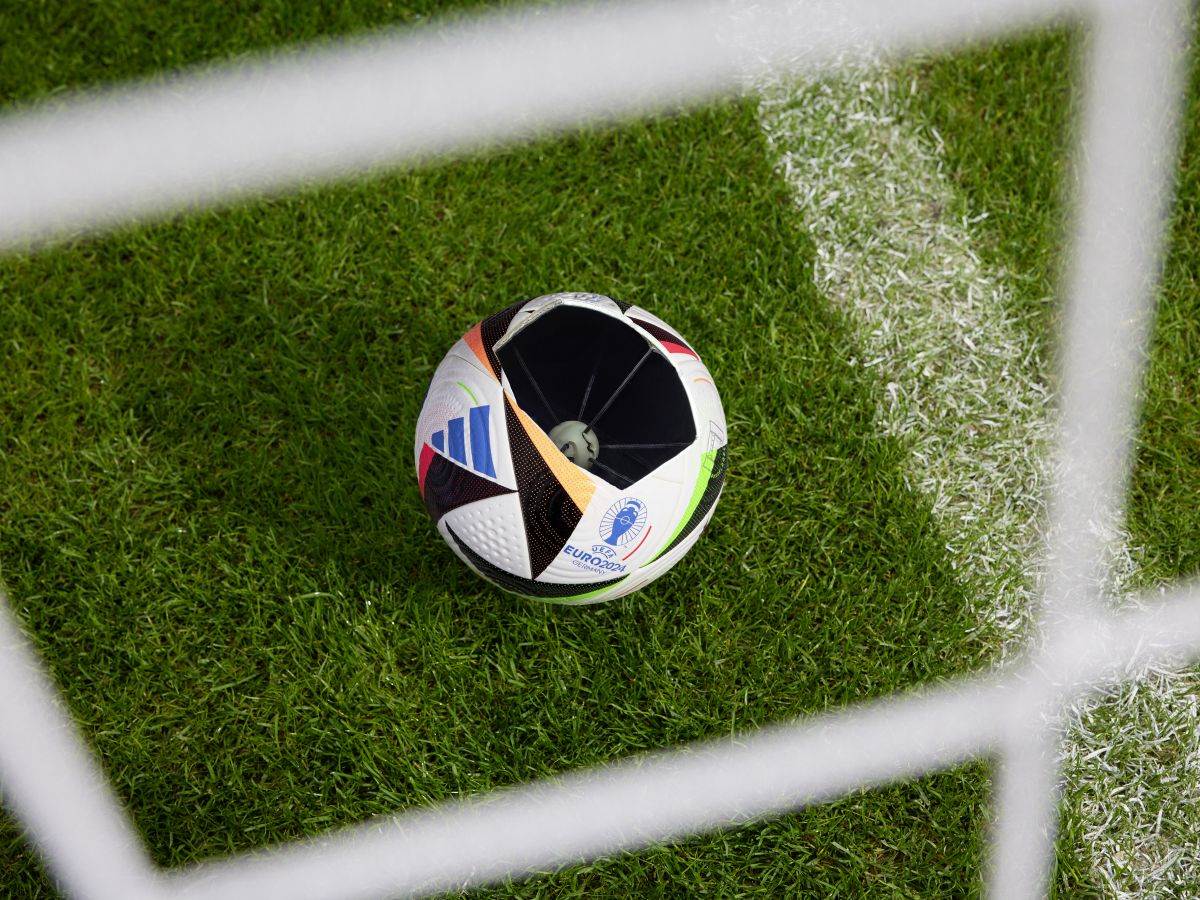 Lopta _ Euro 2024 _ Adidas _ čip _ Foto Adidas (6).jpg - Adidas   Lopta _ Euro 2024 _ Adidas _ čip _ Foto Adidas (6).jpg - Adidas