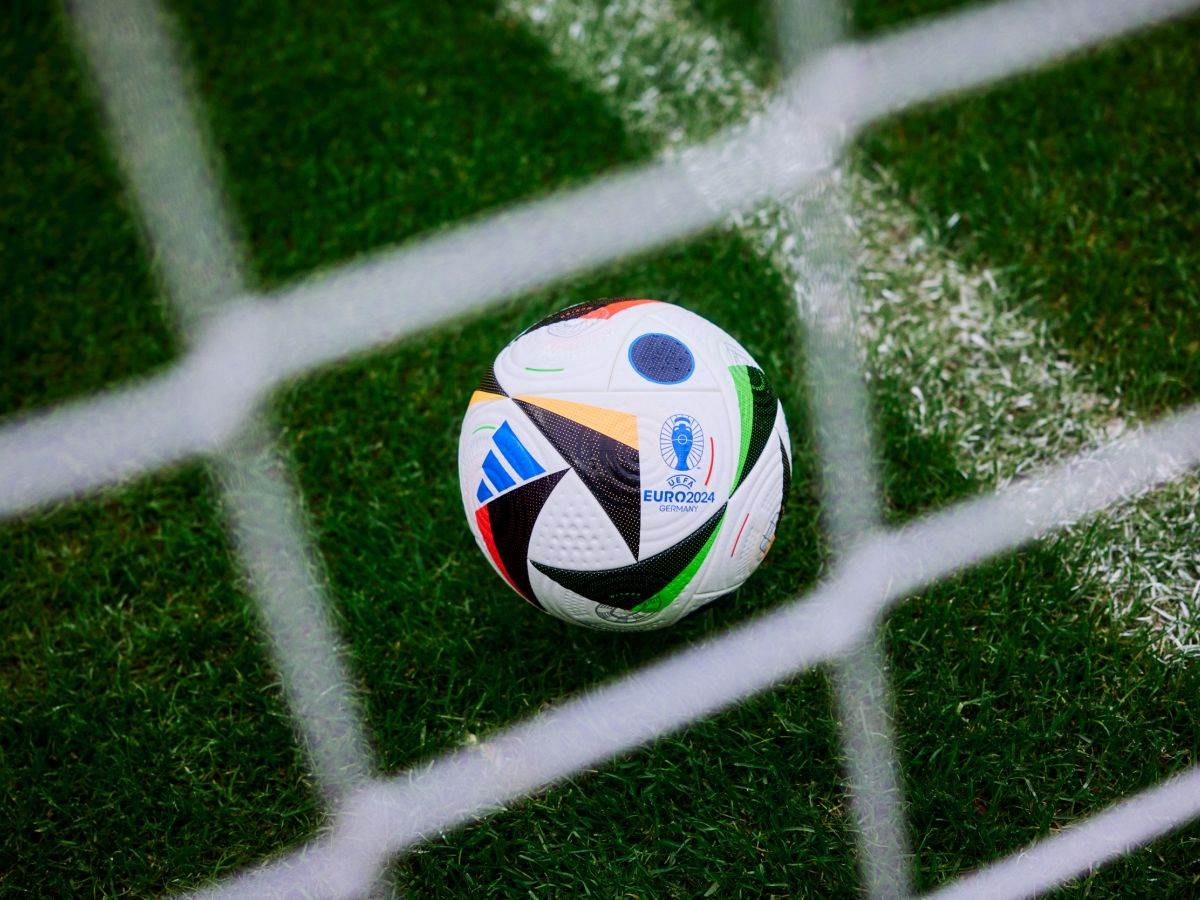 Lopta _ Euro 2024 _ Adidas _ čip _ Foto Adidas (8).jpg - Adidas   Lopta _ Euro 2024 _ Adidas _ čip _ Foto Adidas (8).jpg - Adidas