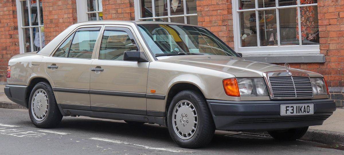 2 Mercedes-Benz W124 300D Diesel Automatic 3.0 (1988) _ Foto Wikimedia Vauxford.jpg - Wikimedia / Vauxford   2 Mercedes-Benz W124 300D Diesel Automatic 3.0 (1988) _ Foto Wikimedia Vauxford.jpg - Wikimedia / Vauxford