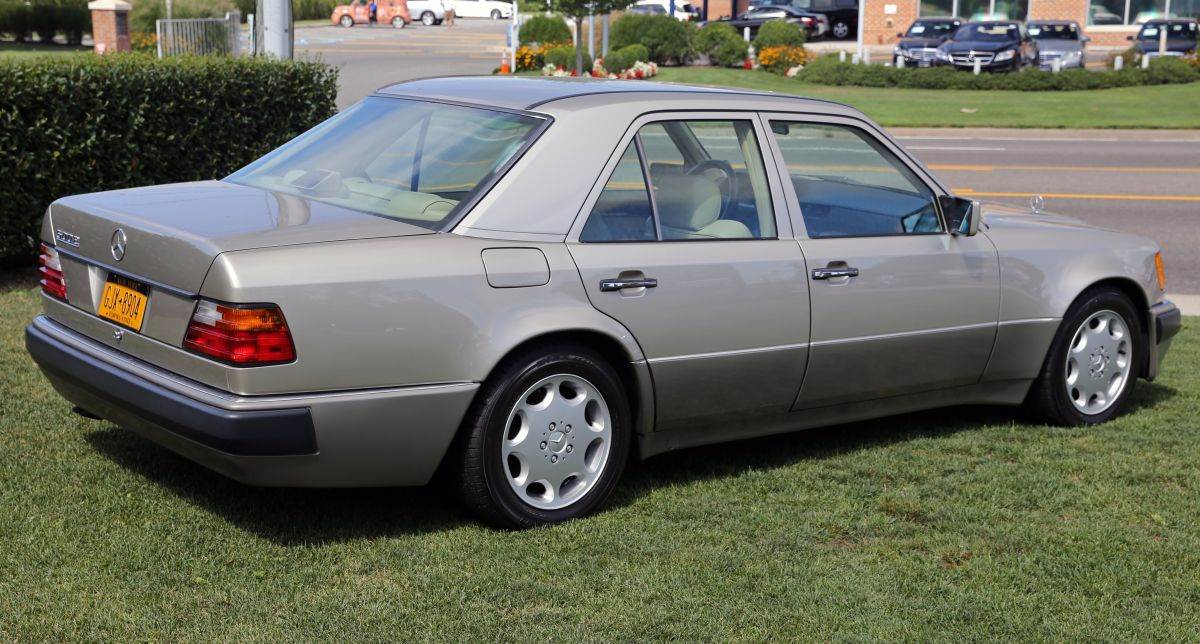 10 Mercedes-Benz W124 500E (1992) Foto Wikimedia Mr.choppers.jpg 10 Mercedes-Benz W124 500E (1992) Foto Wikimedia Mr.choppers.jpg