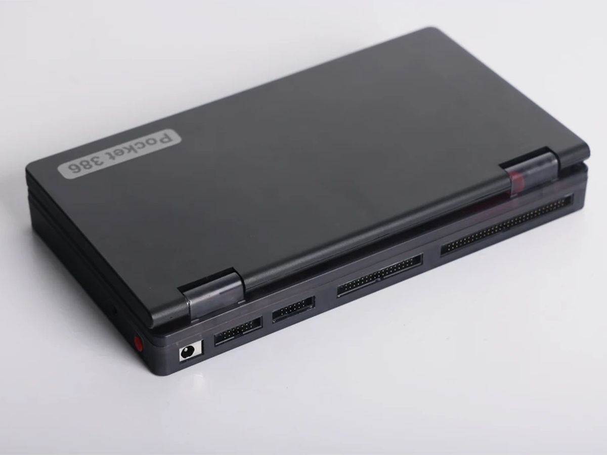  Pocket 386 _ džepni laptop _ Foto x.com arstechnica (2).jpg - x.com / arstechnica 