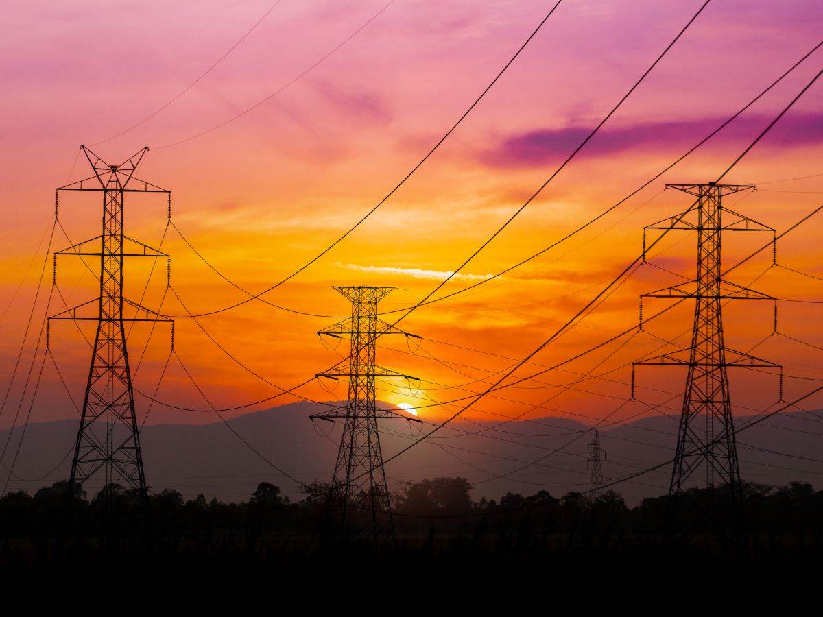 Struja _ električna energija _ prenos struje _ Foto Shutterstock.jpg Struja _ električna energija _ prenos struje _ Foto Shutterstock.jpg