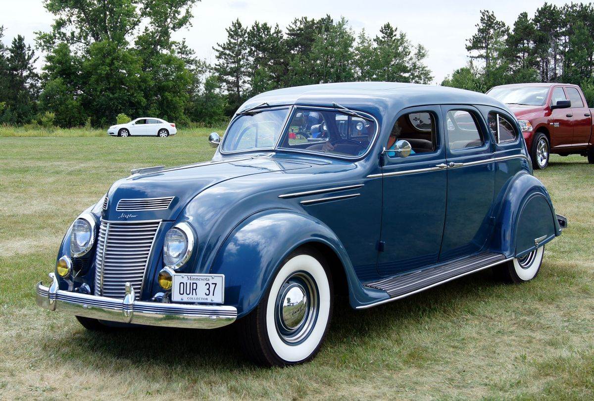 Chrysler Airflow iz 1937. godine _ Foto Wikimedia Greg Gjerdingen.jpg   Chrysler Airflow iz 1937. godine _ Foto Wikimedia Greg Gjerdingen.jpg