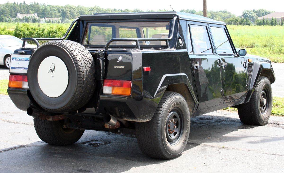 Lamborghini LM 002 _ Rambo Lambo _ Foto Wikimedia Mr.choppers.jpg   Lamborghini LM 002 _ Rambo Lambo _ Foto Wikimedia Mr.choppers.jpg