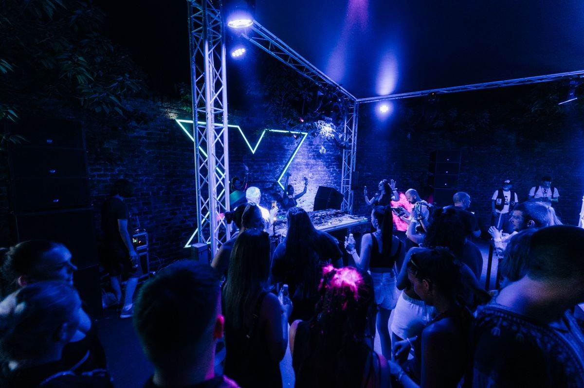 IQOS _ EXIT _ Foto Promo (2).jpg   IQOS _ EXIT _ Foto Promo (2).jpg