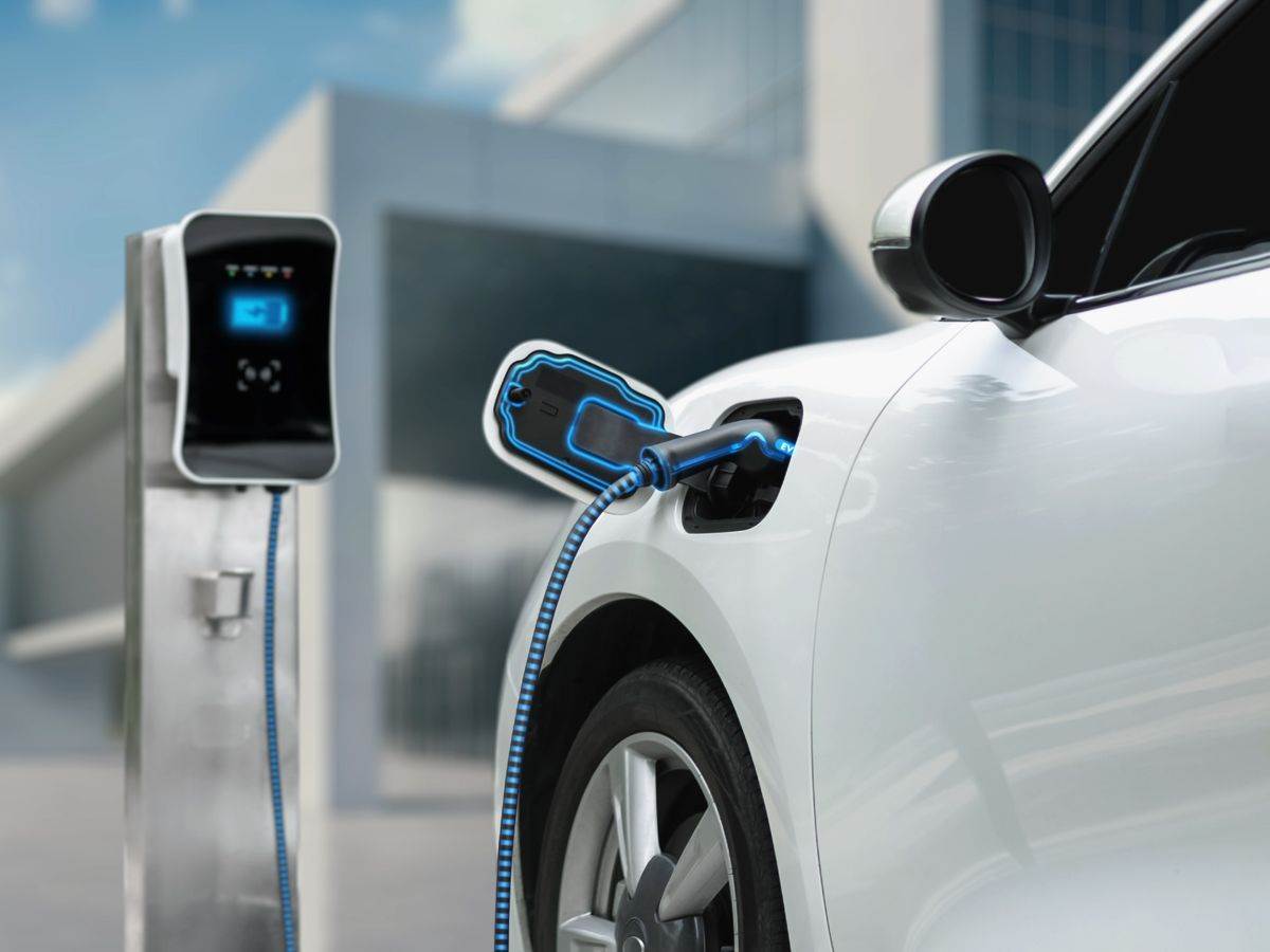 Električni automobil _ punjenje baterija _ punjač _ Foto Shutterstock (2).jpg   Električni automobil _ punjenje baterija _ punjač _ Foto Shutterstock (2).jpg