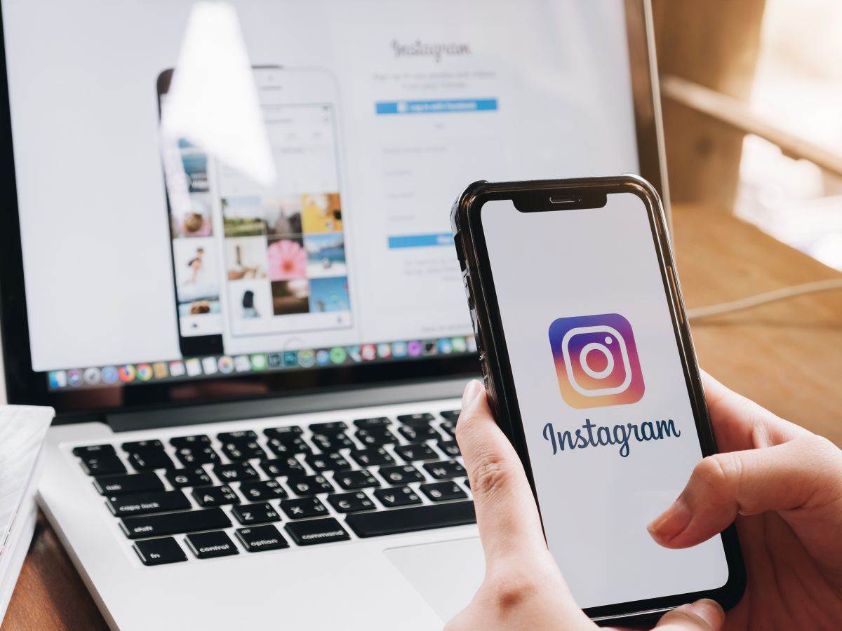 Instagram _ telefon _ laptop _ Foto Shutterstock wichayada suwanachun.jpg Instagram _ telefon _ laptop _ Foto Shutterstock wichayada suwanachun.jpg