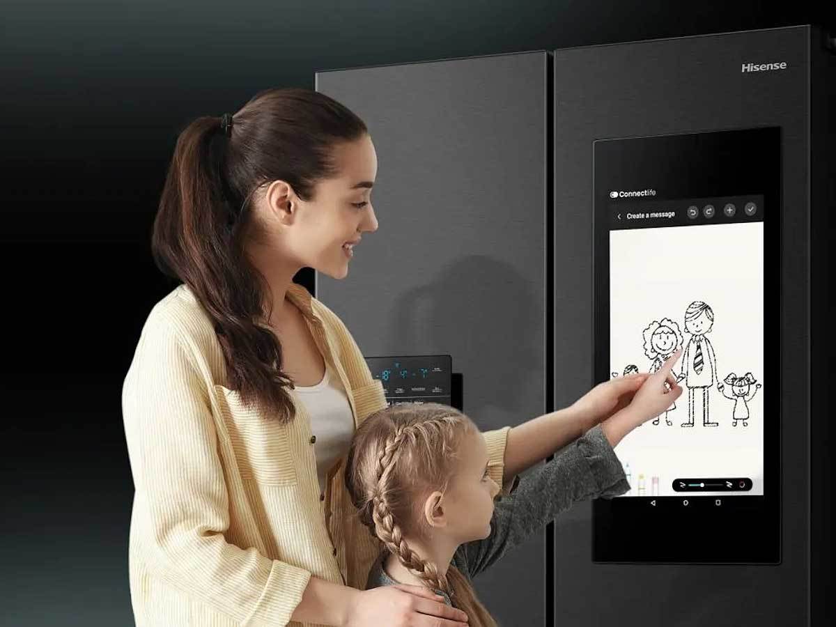 Hisense frižider sa ekranom RQ760N4IFE Hisense frižider sa ekranom RQ760N4IFE