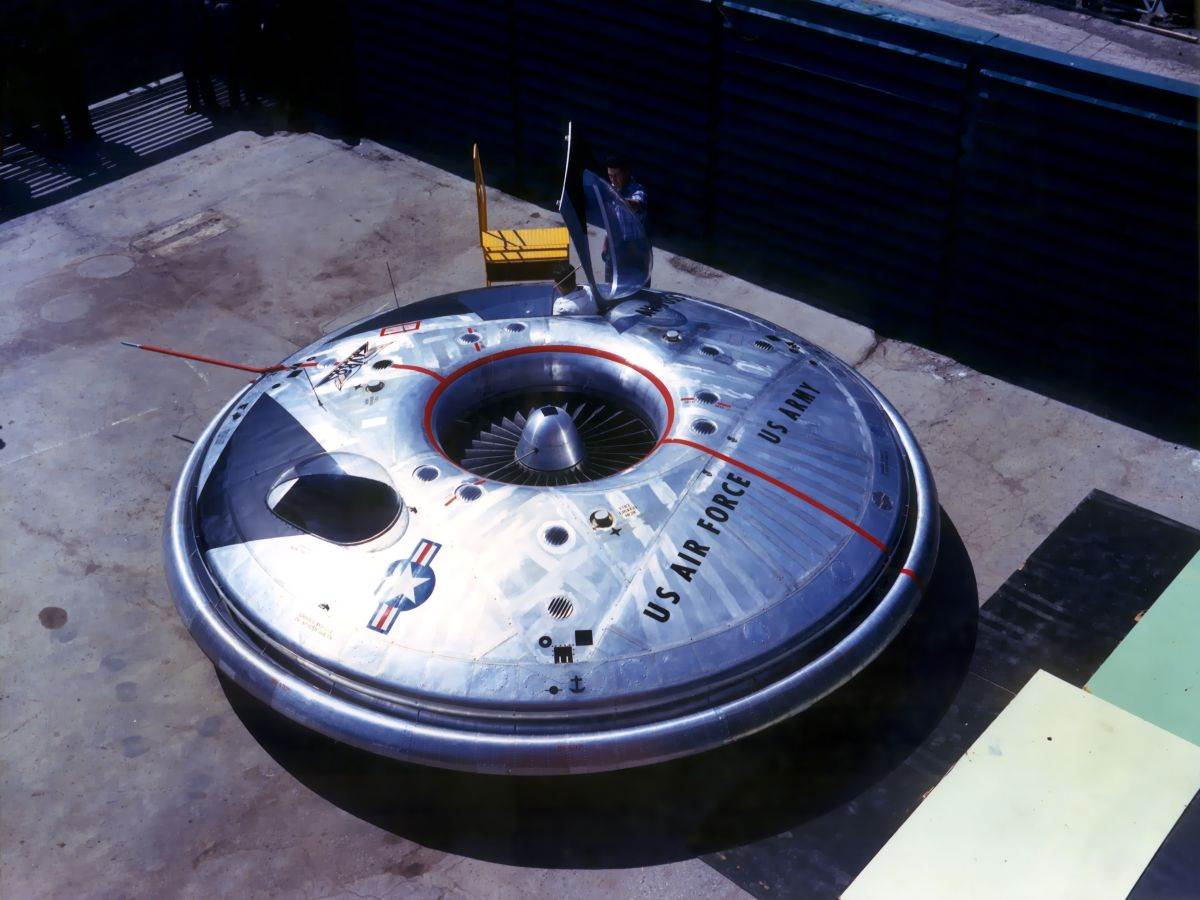 Avro Canada VZ-9 Avrocar _ leteći tanjir _ Foto Wikimedia Public domain.jpg   Avro Canada VZ-9 Avrocar _ leteći tanjir _ Foto Wikimedia Public domain.jpg