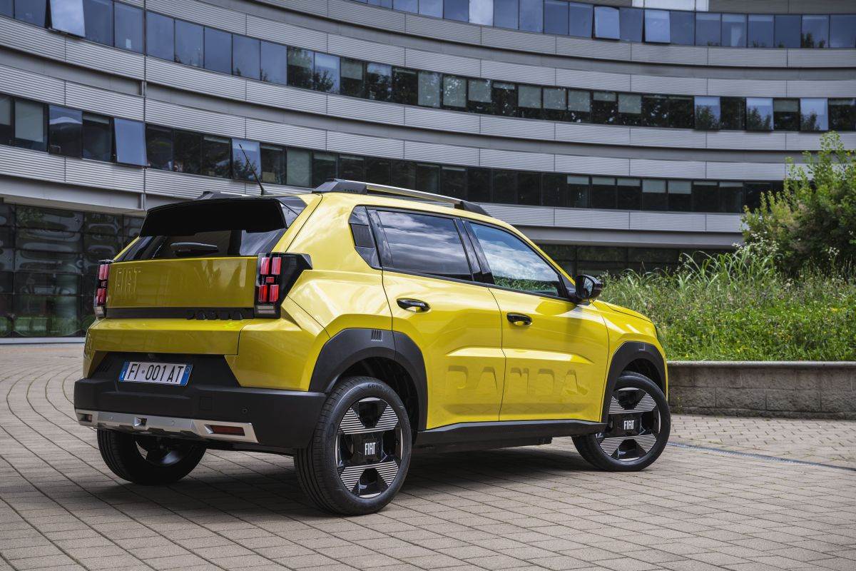 FIAT Grande Panda _ električni automobil _ spoljašnjost _ vožnja _ Foto Stellantis FIAT (4).jpg - Stellantis / Fiat   FIAT Grande Panda _ električni automobil _ spoljašnjost _ vožnja _ Foto Stellantis FIAT (4).jpg - Stellantis / Fiat