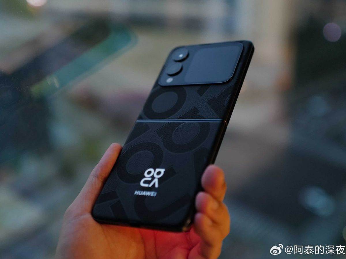 Huawei nova Flip _ telefon na preklop _ Foto Weibo (1).jpg - Weibo   Huawei nova Flip _ telefon na preklop _ Foto Weibo (1).jpg - Weibo