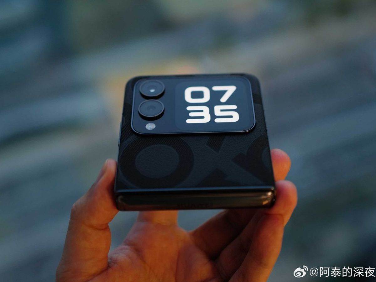 Huawei nova Flip _ telefon na preklop _ Foto Weibo (3).jpg Huawei nova Flip _ telefon na preklop _ Foto Weibo (3).jpg