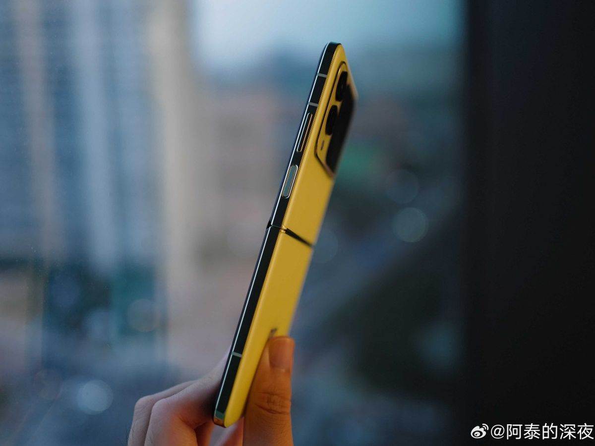  Huawei nova Flip _ telefon na preklop _ Foto Weibo (4).jpg - Weibo 