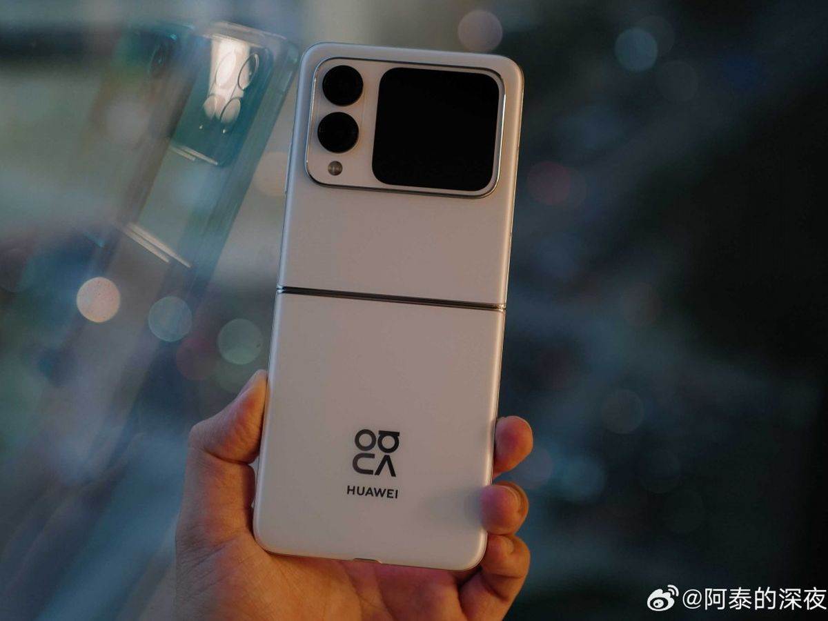  Huawei nova Flip _ telefon na preklop _ Foto Weibo (6).jpg - Weibo 