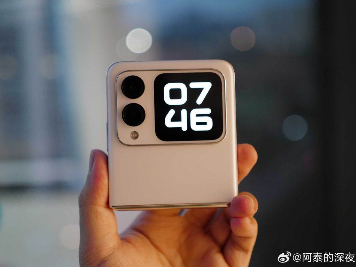  Huawei nova Flip _ telefon na preklop _ Foto Weibo (7).jpg - Weibo 