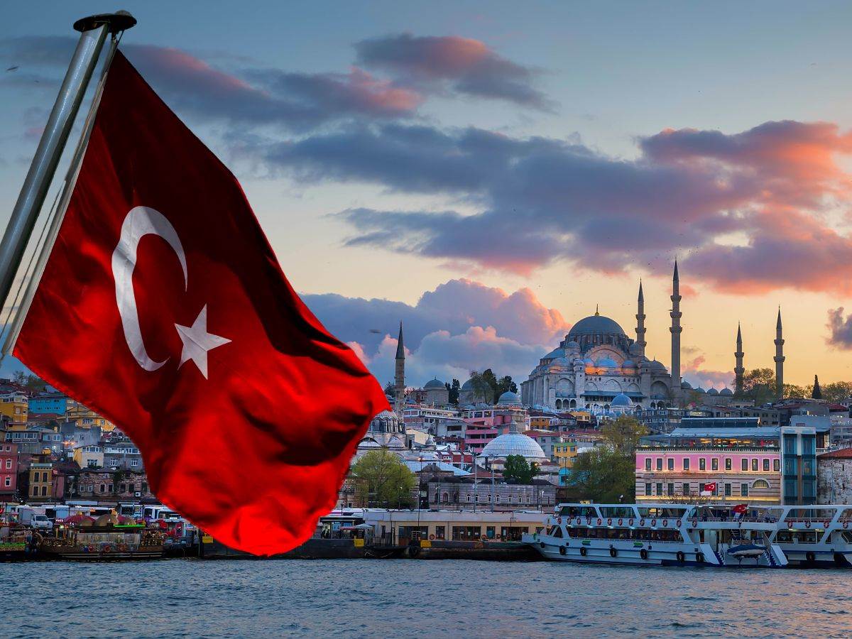 Turska zastava _ Istanbul _ Foto Shutterstock.jpg Turska zastava _ Istanbul _ Foto Shutterstock.jpg