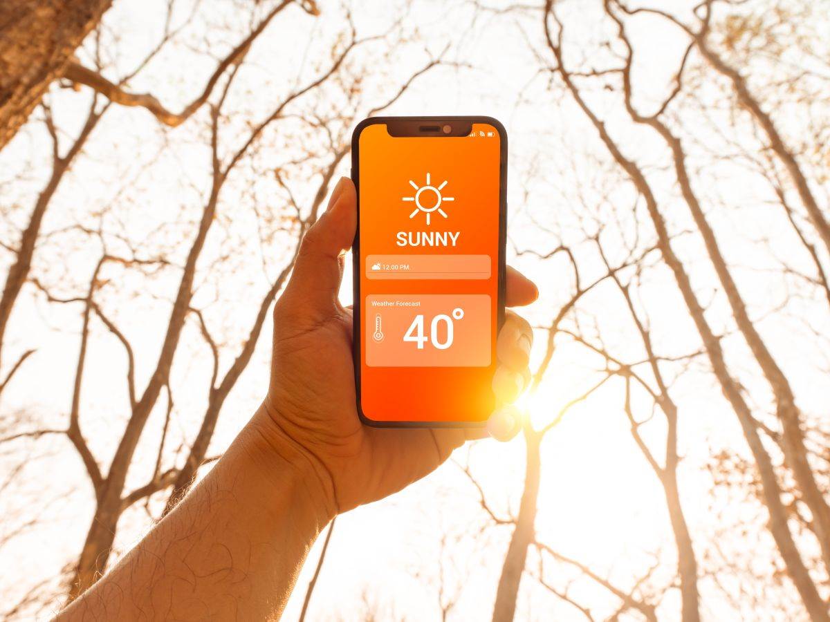 Telefon _ vrućina _ visoka temperatura _ Foto Shutterstock (2).jpg   Telefon _ vrućina _ visoka temperatura _ Foto Shutterstock (2).jpg