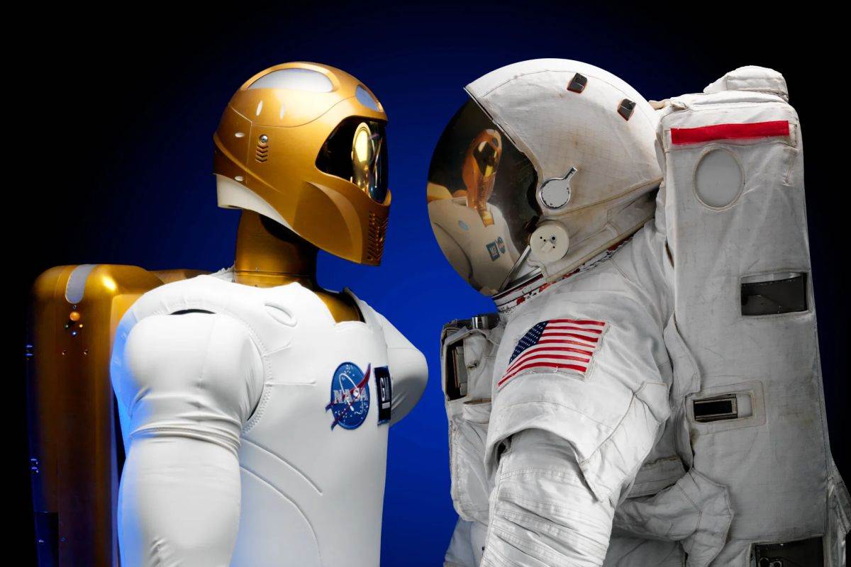 Robonaut 2 _ Međunarodna svemirska stanica _ Foto NASA.jpg Robonaut 2 _ Međunarodna svemirska stanica _ Foto NASA.jpg