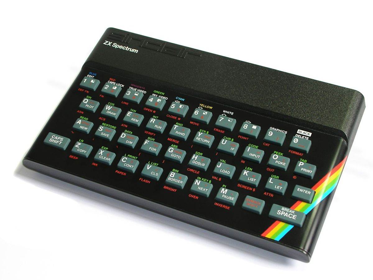 ZX Spectrum _ Foto Wikimedia Bill Bertram.jpeg   ZX Spectrum _ Foto Wikimedia Bill Bertram.jpeg