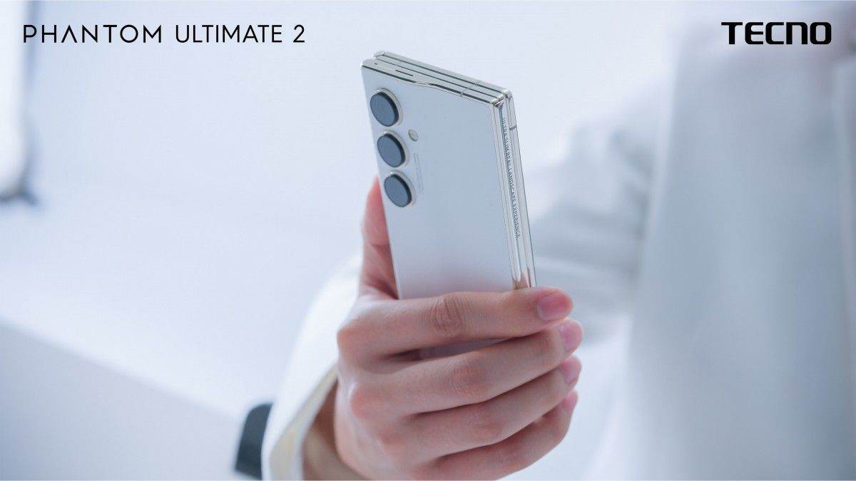 Tecno Phantom Ultimate 2 _ koncept trodelnog telefona na preklop _ Foto Tecno (4).jpg   Tecno Phantom Ultimate 2 _ koncept trodelnog telefona na preklop _ Foto Tecno (4).jpg
