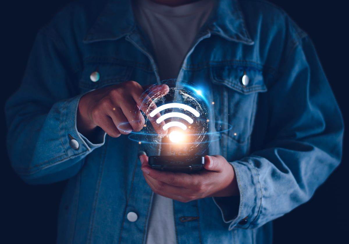 WiFi _ Wi-Fi _ telefon _ internet _ Foto Shutterstock.jpg   WiFi _ Wi-Fi _ telefon _ internet _ Foto Shutterstock.jpg