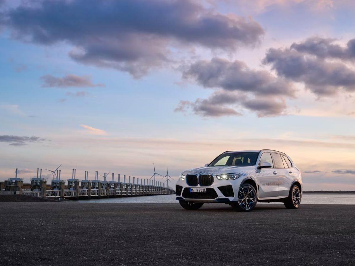  BMW iX5 Hydrogen _ Foto BMW (1).jpg - BMW 