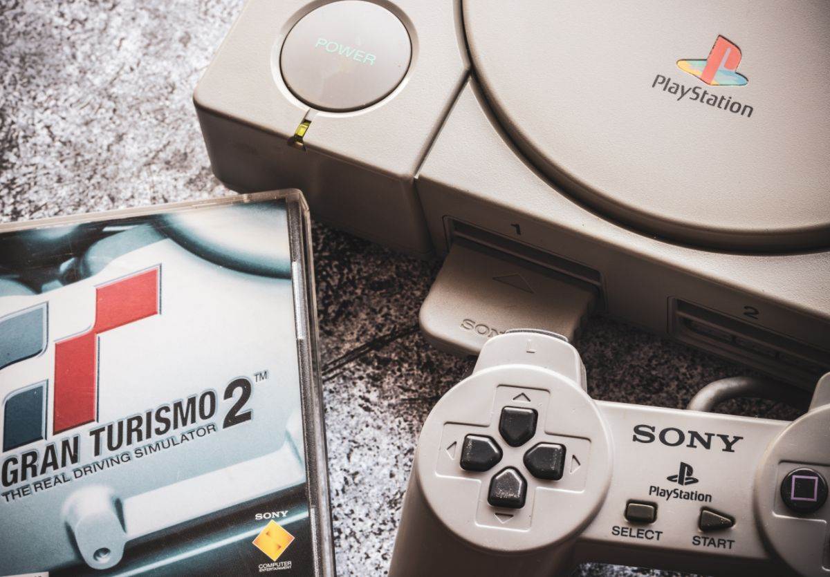  Sony PlayStation konzola _ Foto Shutterstock (4).jpg 