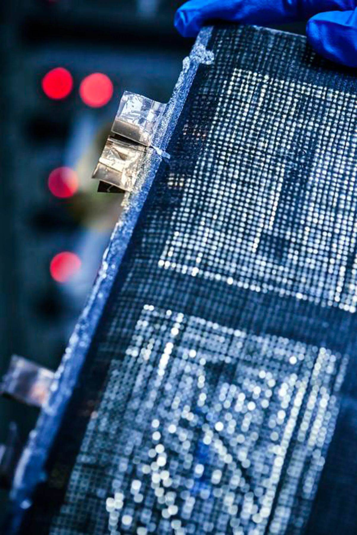  Strukturna baterija _ Foto Chalmers University of Technology _ Henrik Sandsjö (4).jpg - Chalmers University of Technology / Henrik Sandsjö 