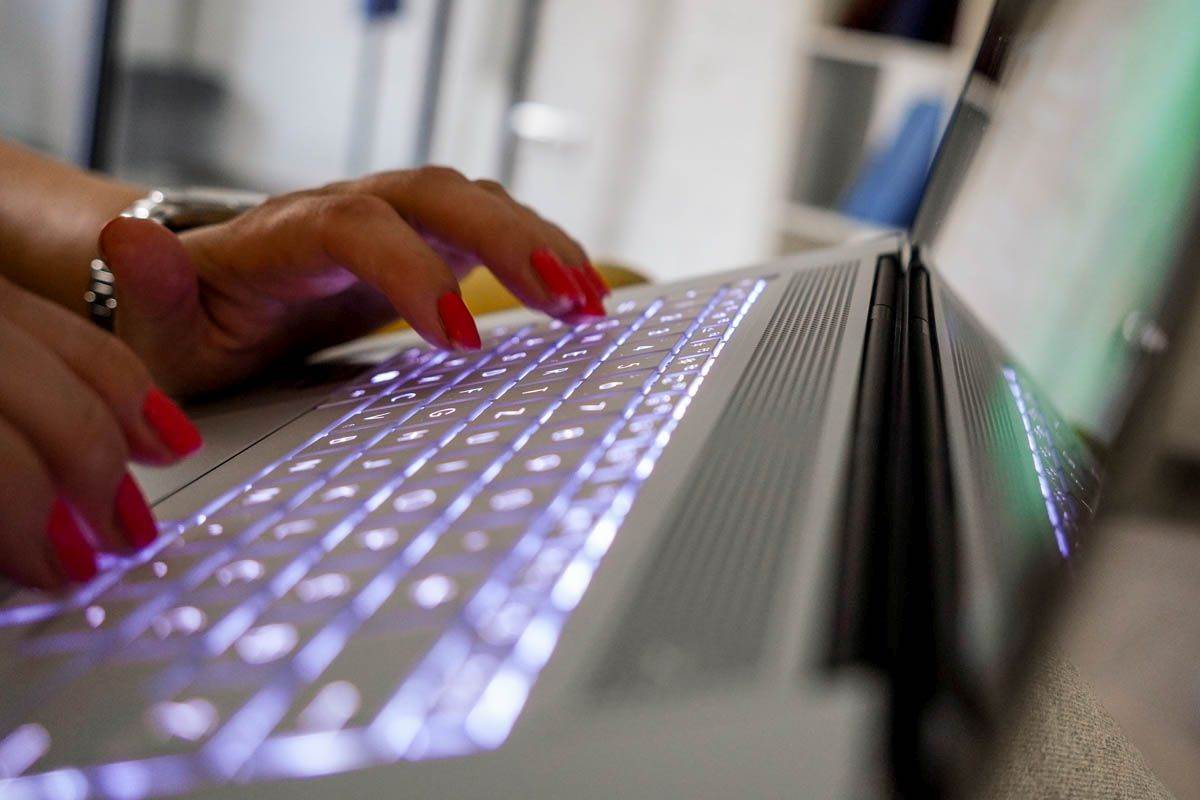  5 ASUS Zenbook S 16 UM5606w_smartlife_stefan_stojanovic_ (13).jpg - SmartLife / Stefan Stojanović 