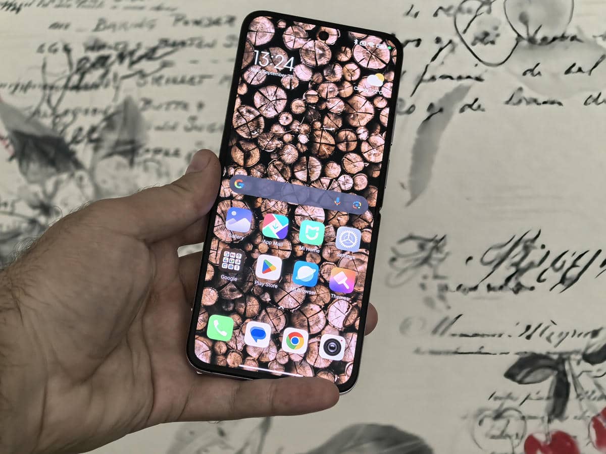 Xiaomi Mix Flip unutrašnji ekran Xiaomi Mix Flip unutrašnji ekran