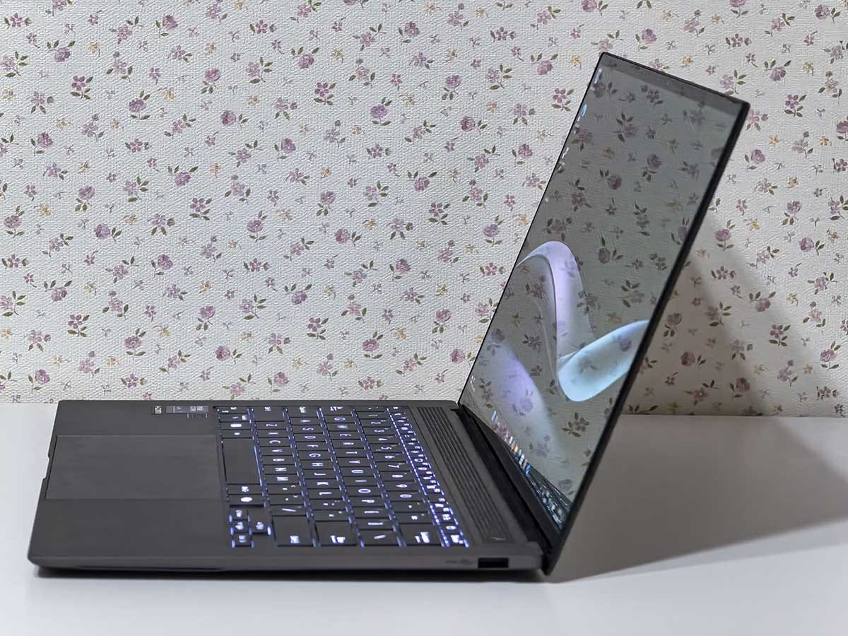 Zenbook S 14 UX5406 7.jpg Zenbook S 14 UX5406 7.jpg
