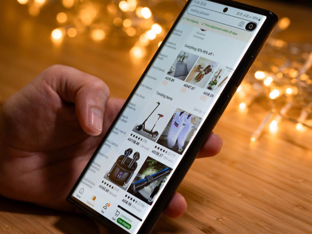 Temu aplikacija _ telefon _ onlajn kupovina _ Foto Shutterstock.jpg Temu aplikacija _ telefon _ onlajn kupovina _ Foto Shutterstock.jpg