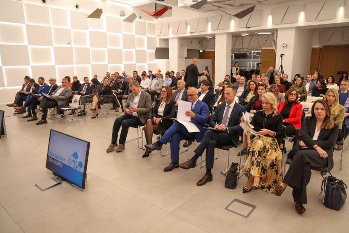 WMG konferencija Tranzit ka održivosti - budućnost transporta u Srbiji _ Foto Petar Aleksić (3).jpg   WMG konferencija Tranzit ka održivosti - budućnost transporta u Srbiji _ Foto Petar Aleksić (3).jpg