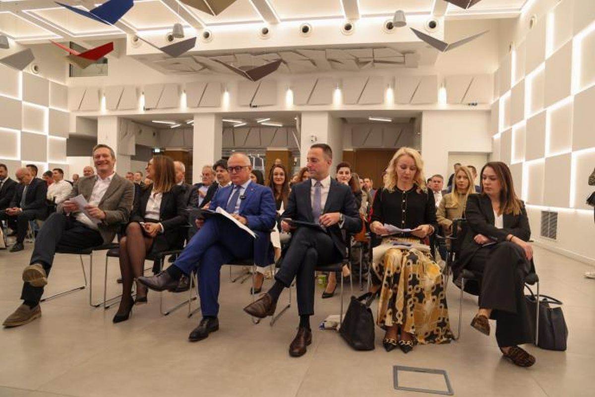 WMG konferencija Tranzit ka održivosti - budućnost transporta u Srbiji _ Foto Petar Aleksić (6).jpg   WMG konferencija Tranzit ka održivosti - budućnost transporta u Srbiji _ Foto Petar Aleksić (6).jpg