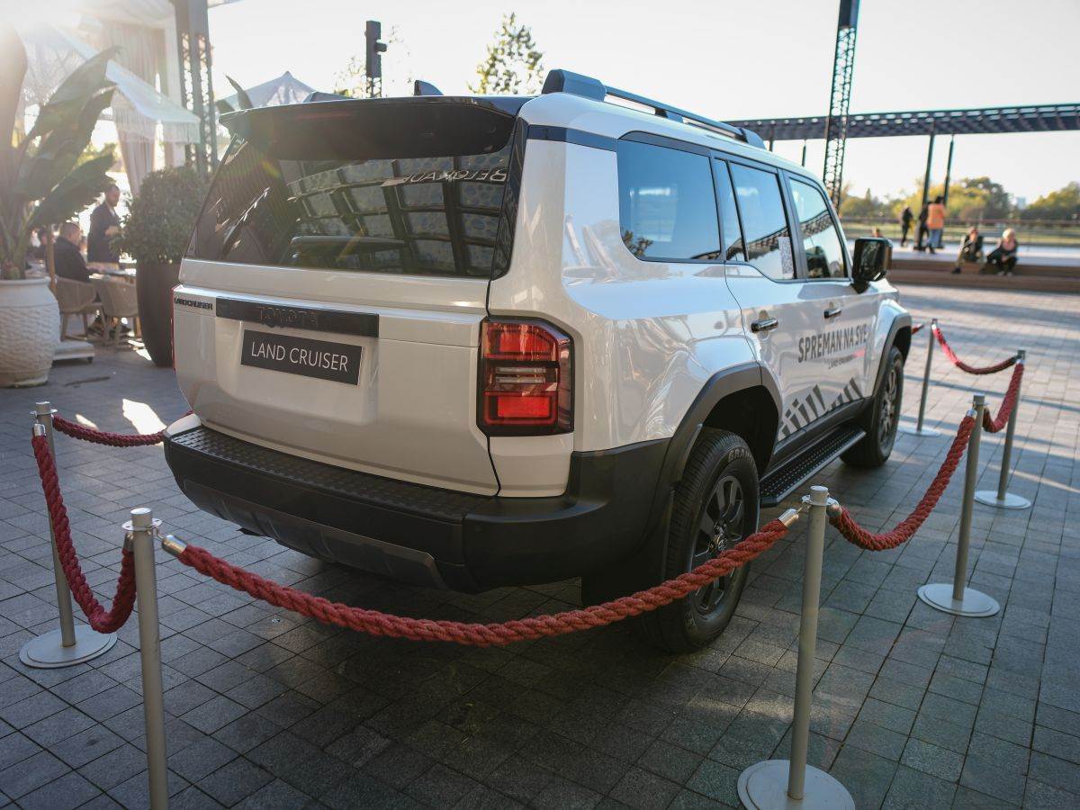 8 Toyota Land Cruiser_7.jpg - Stefan Stojanovic/Stefan_Stojanovic   8 Toyota Land Cruiser_7.jpg - Stefan Stojanovic/Stefan_Stojanovic