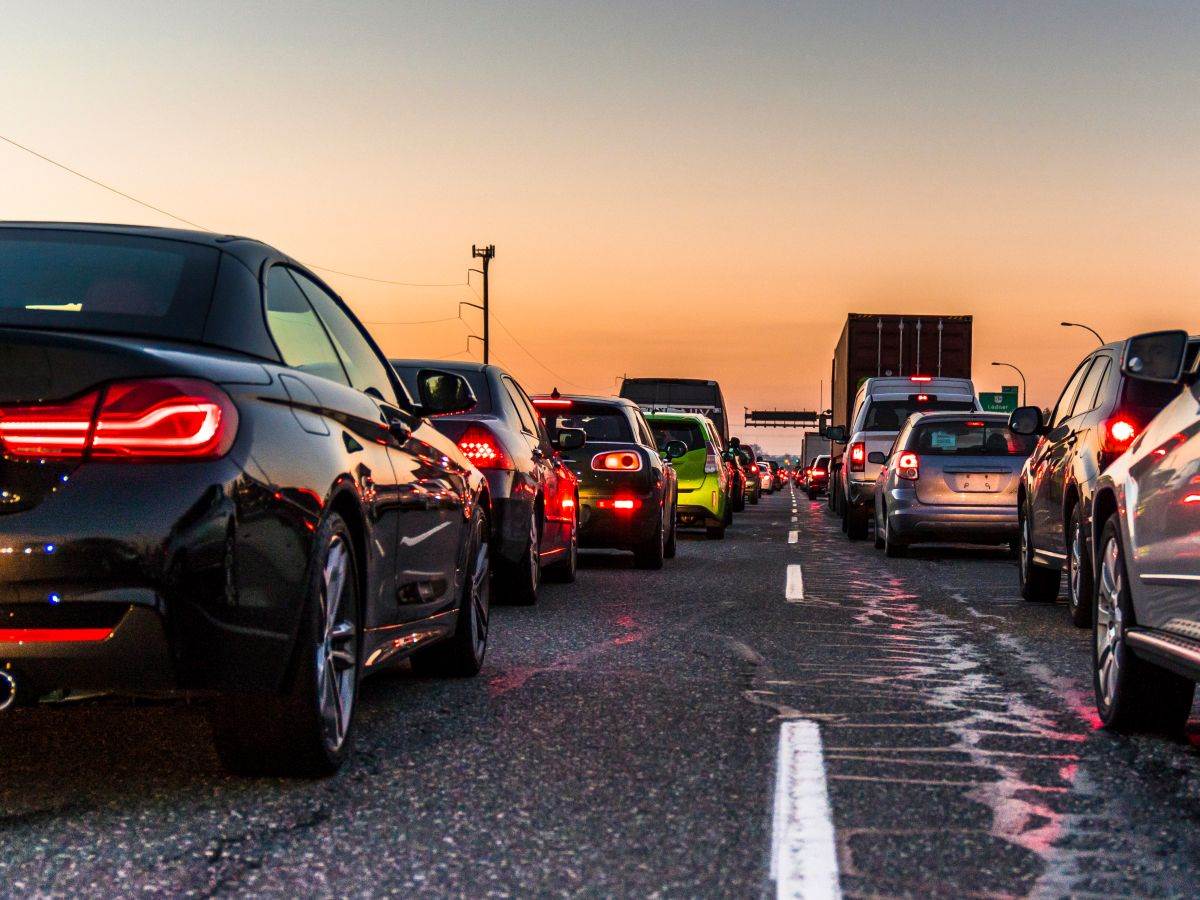 automobili _ saoraćaj _ shutterstock.jpg automobili _ saoraćaj _ shutterstock.jpg