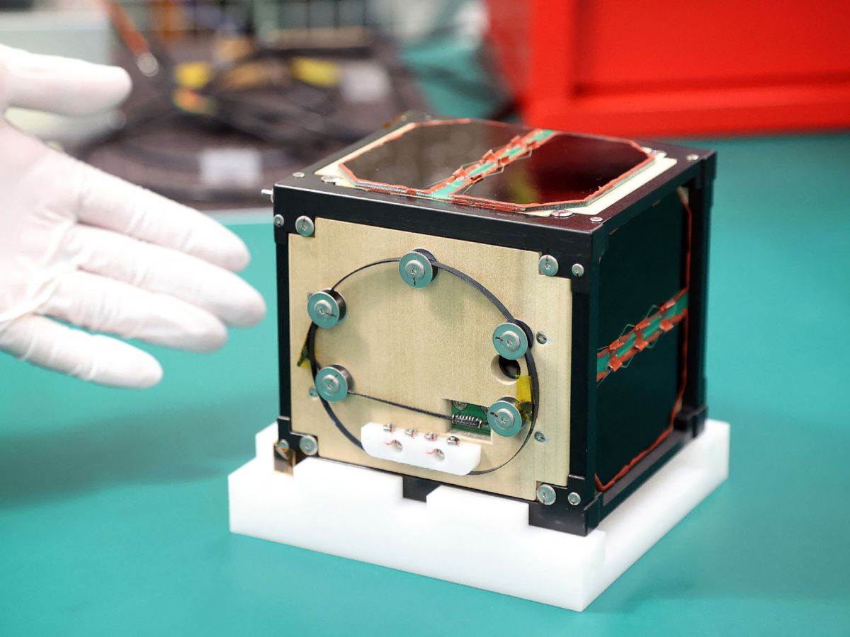 satelit od drveta _ Japan _ Foto Profimedia (2).jpg satelit od drveta _ Japan _ Foto Profimedia (2).jpg