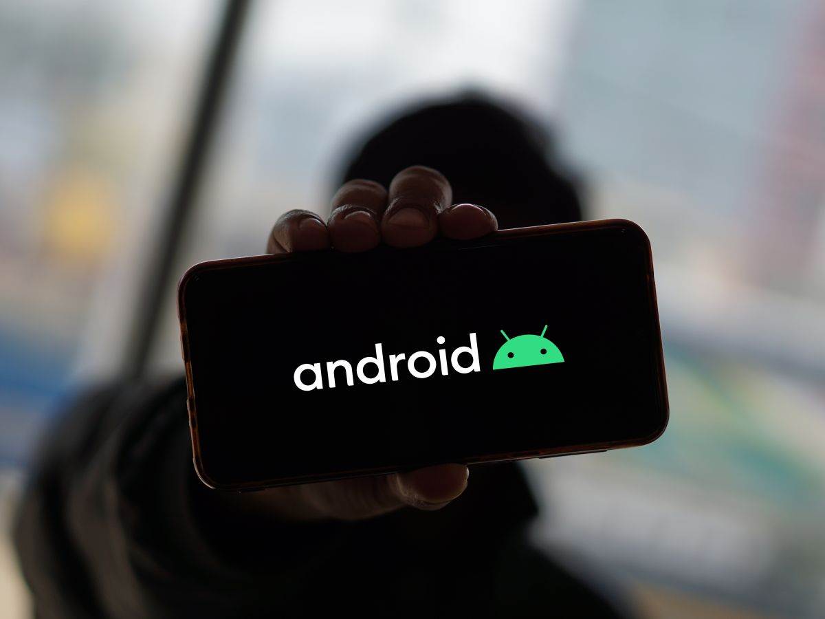 Android _ pametni telefon _ Foto Shutterstock.jpg Android _ pametni telefon _ Foto Shutterstock.jpg